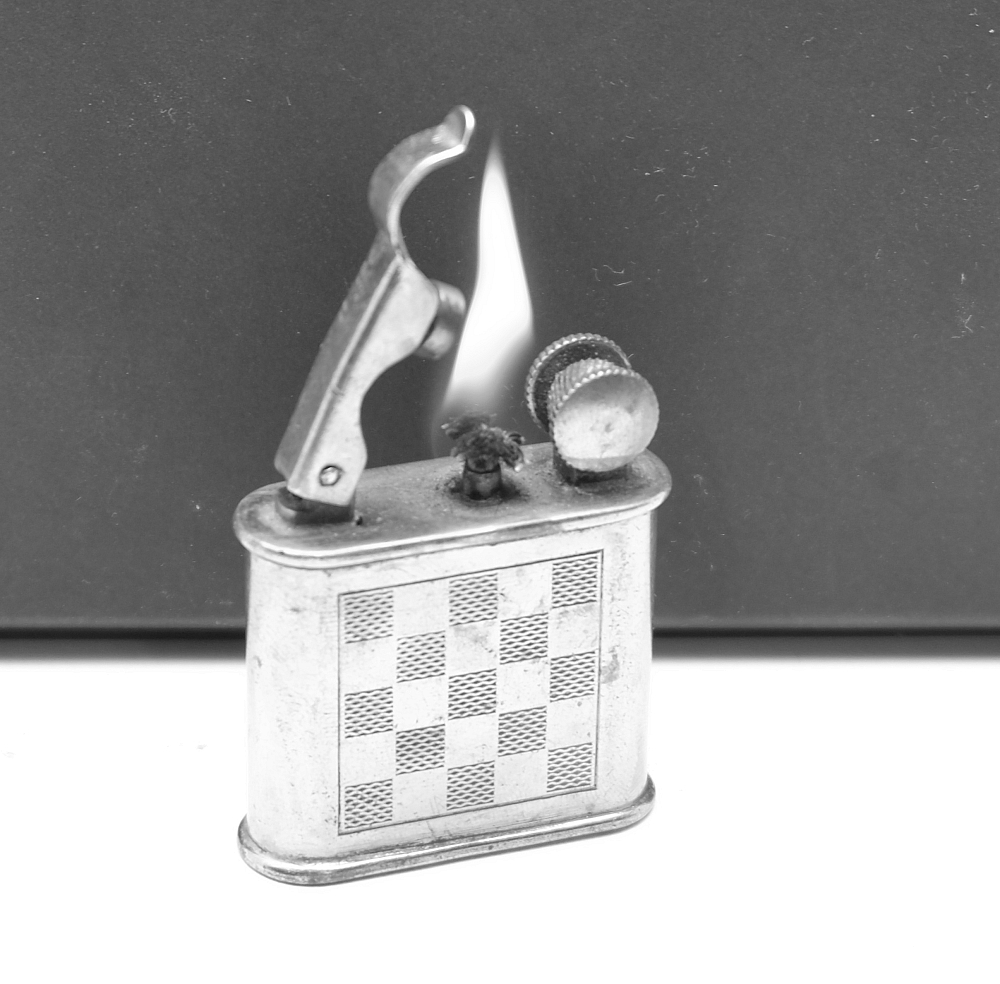​MD Vulcano Vintage Petrol Lighter 1940s Made in France Works great! - 1