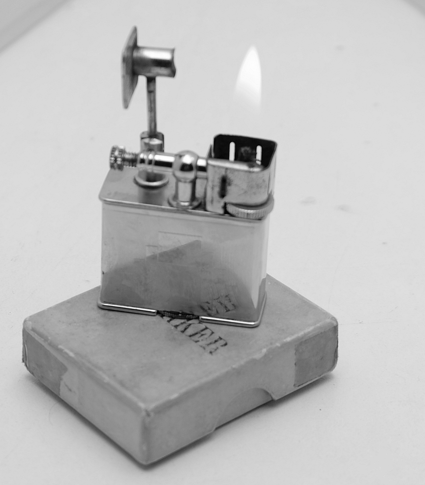 ​Parker Beacon Windproof Fab Suisse Minestere De Finance With Box Petrol Lighter Rare! Works! - 2